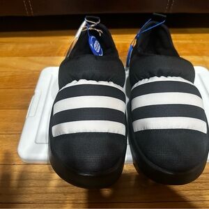 ADIDAS Puffylette 'Black Grey  NEW in the box

MENS or BIG KIDS size 5